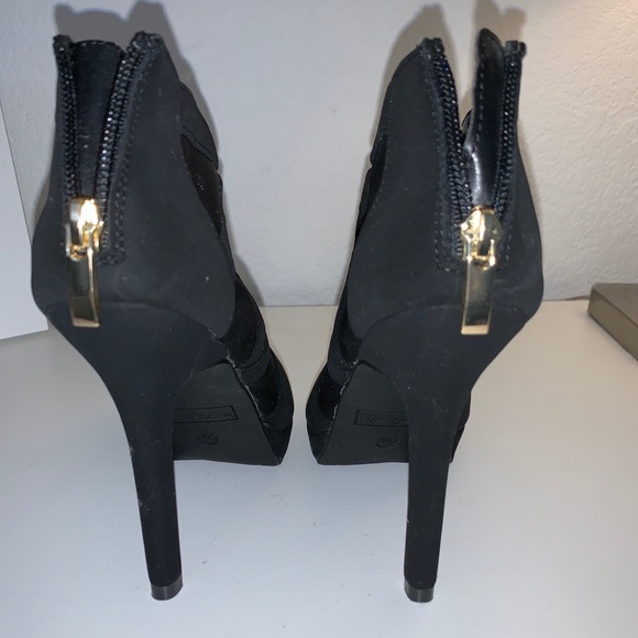 Black heels - Picture 2 of 3